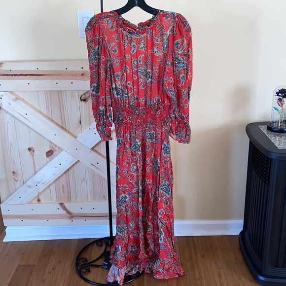 Red Paisley Long Peasant Dress
Designed by
Icons Objects Of Devotion - Picture 8 of 8